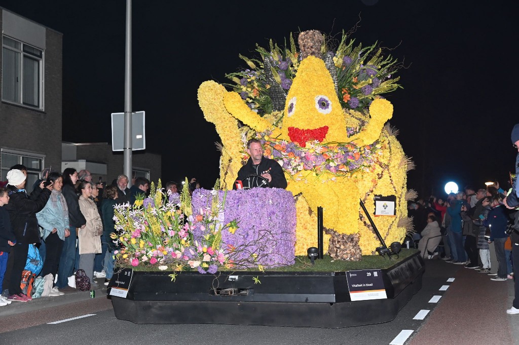 ../Images/Verlicht bloemencorso 2025 071.jpg